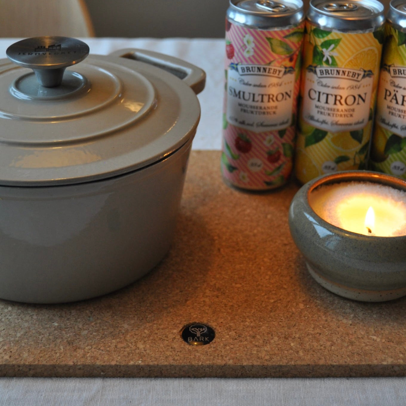 Stor pyntebrikke/gryteunderlag av resirkulert kork