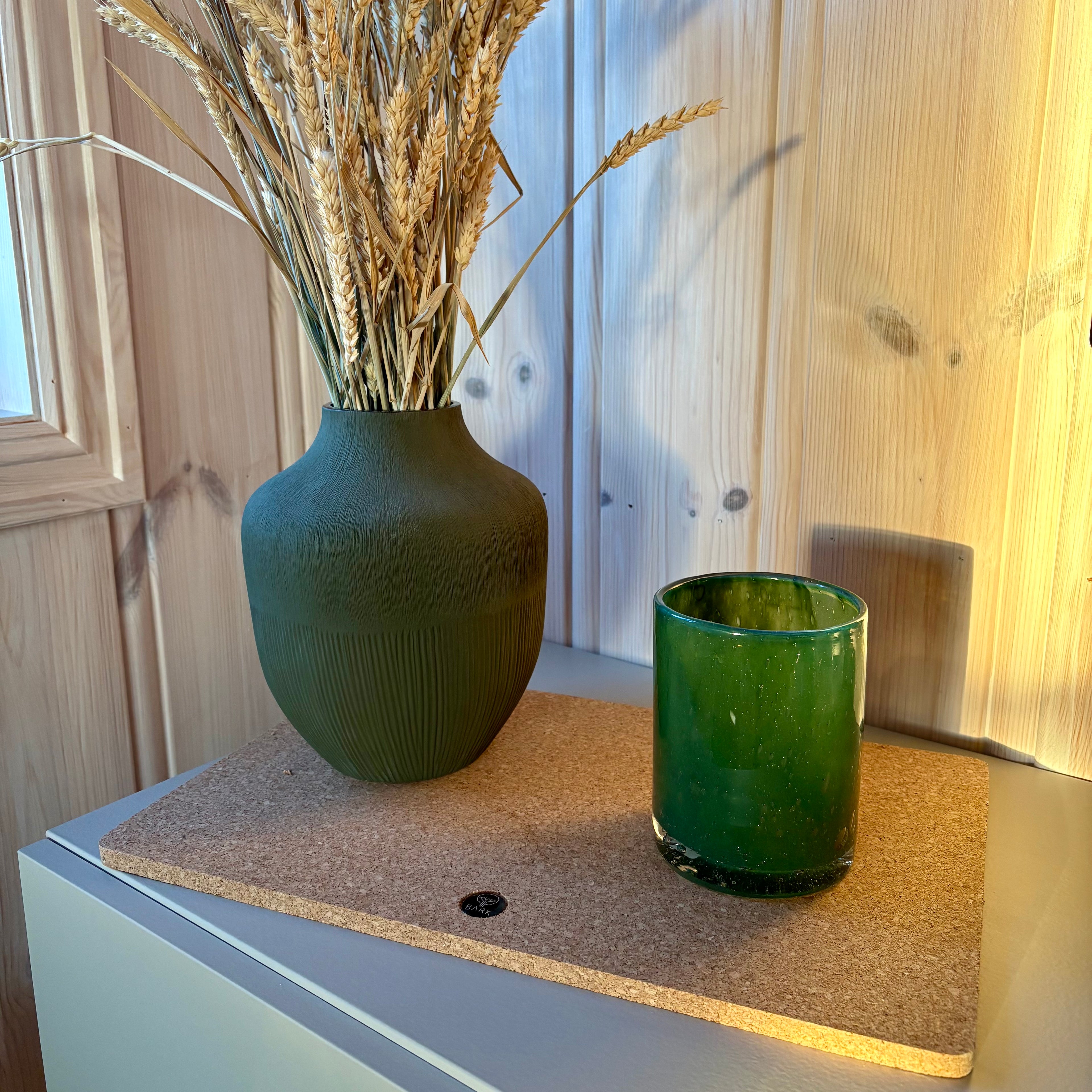 Stor pyntebrikke/gryteunderlag av resirkulert kork