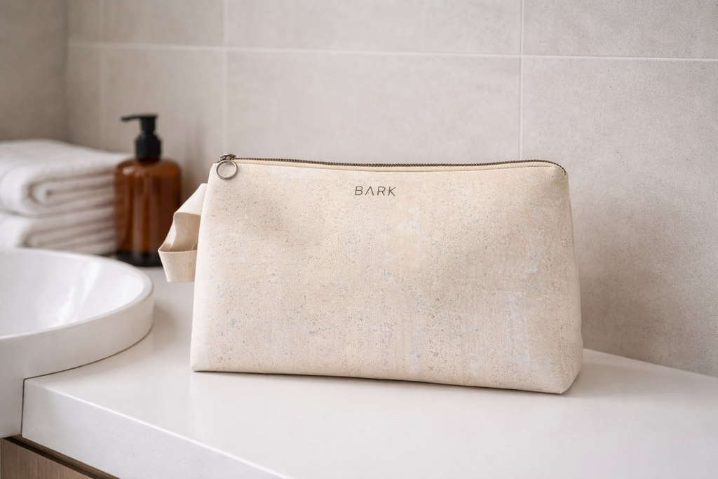 Stor toalettmappe av korkskinn