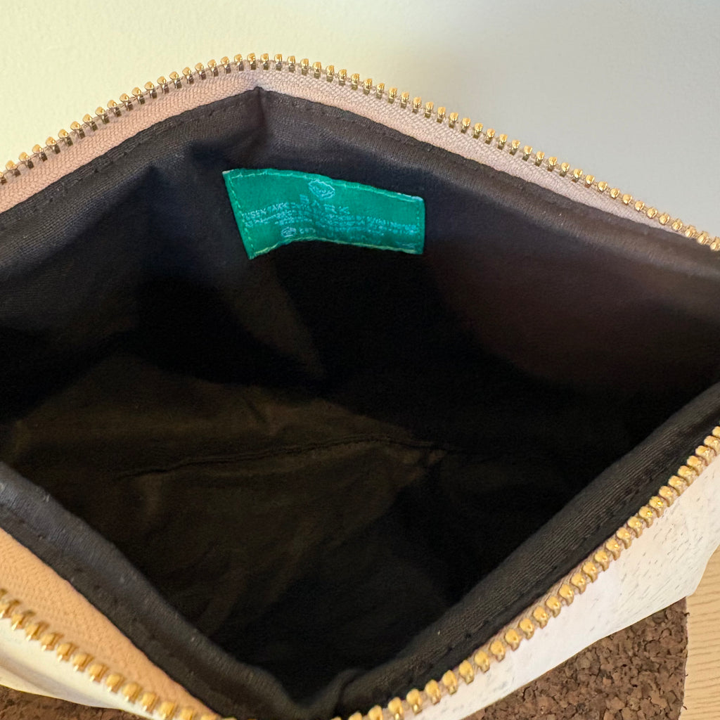 Liten toalettmappe av korkskinn