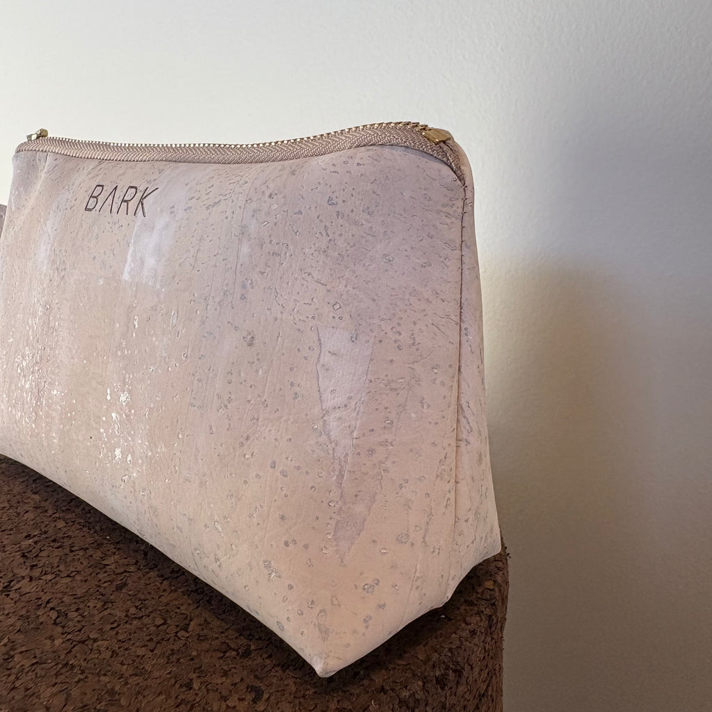 Liten toalettmappe av korkskinn