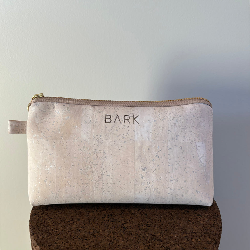 Liten toalettmappe av korkskinn